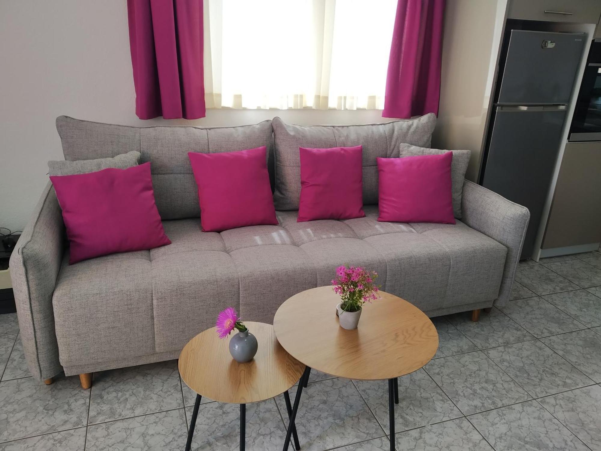 Holiday Home Milenka Рогозница Екстериор снимка