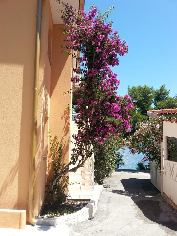 Holiday Home Milenka Рогозница Екстериор снимка