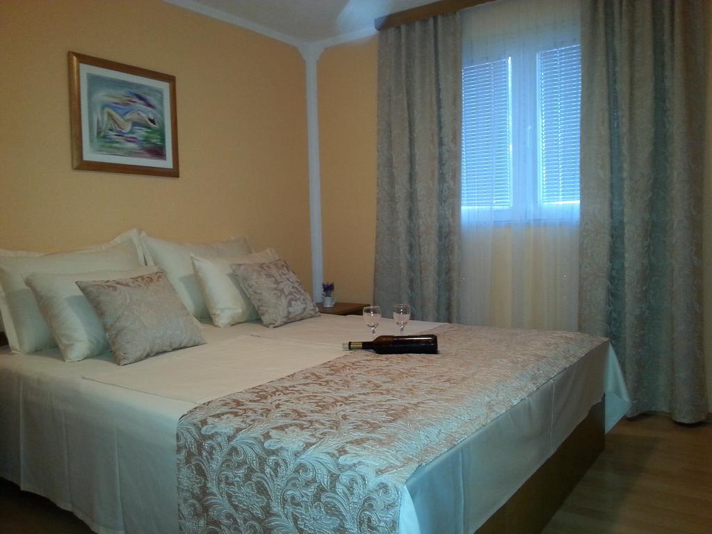 Holiday Home Milenka Рогозница Екстериор снимка